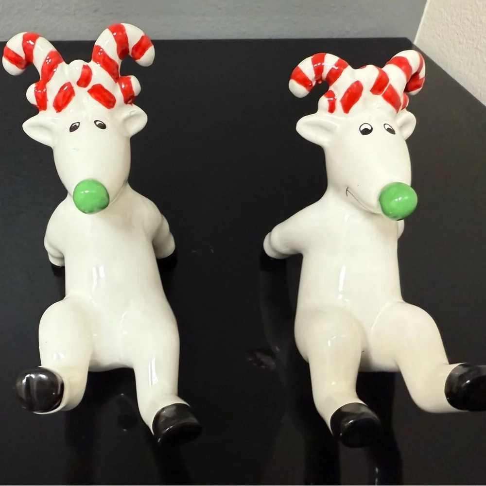Vintage‎ Christmas Festive Reindeer Salt & Pepper Holiday Shaker Set ~4”